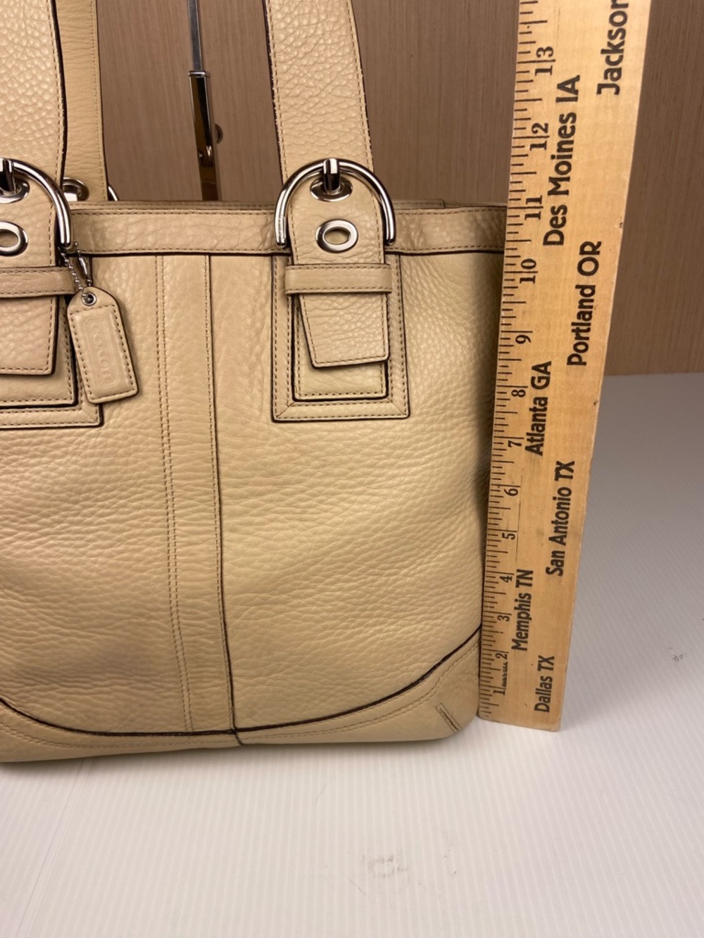 Coach Soho Pebbled Leather Tote Beige O-Ring Buckle Shoulder Bag Work Carryall - Picture 5 of 13